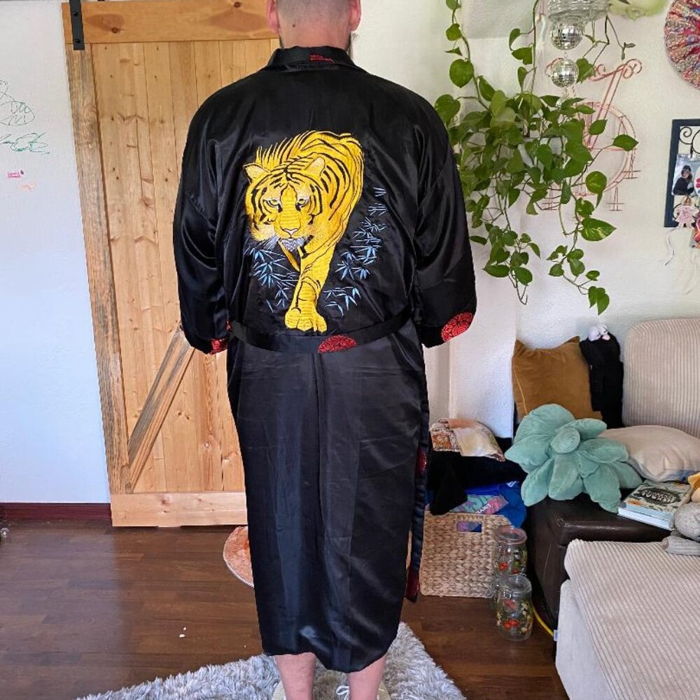 Reversible Tiger Robe - image 2